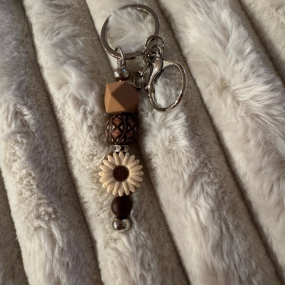 Orange and Cream Beaded Keychain and Keychain Bracelet - Picture 4 of 4